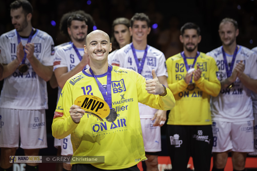 Kto będzie bronił bramki Francji na Euro? Guillaume Gille ma trudny orzech do zgryzienia