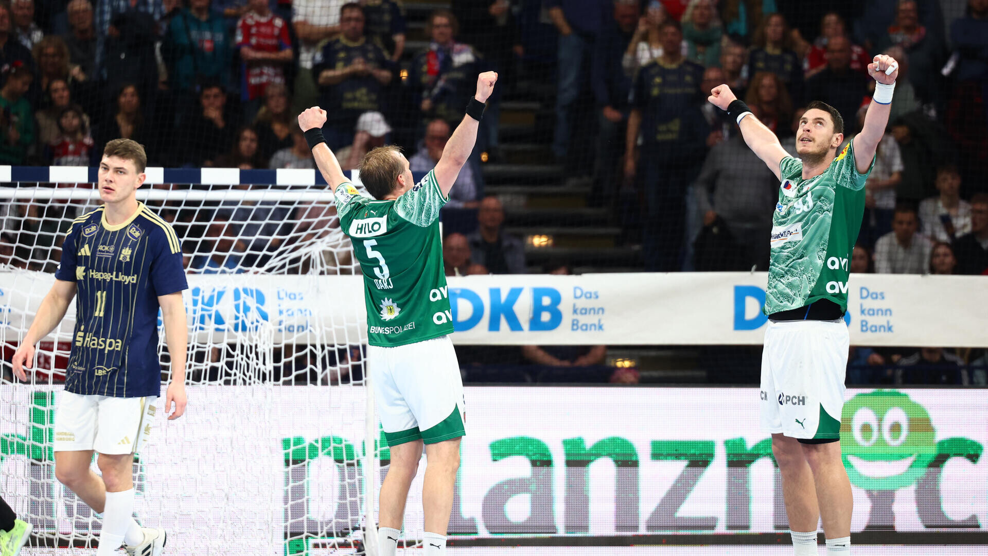 Remis gigantów w Magdeburgu, Füchse Berlin pewnie górą nad Hamburgiem