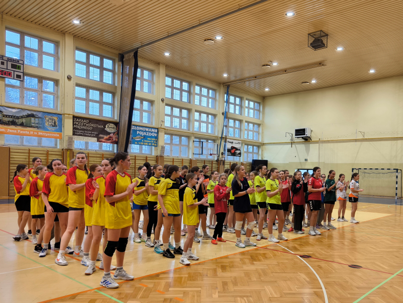 Reprezentantki UKS VICTORIA wystąpiły w XVIII Mikołajkowym Turnieju Piłki Ręcznej w Skrzyszowie